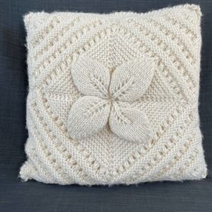 Hand Knit Accent Throw Pillow Cream Off White 3D 15x15